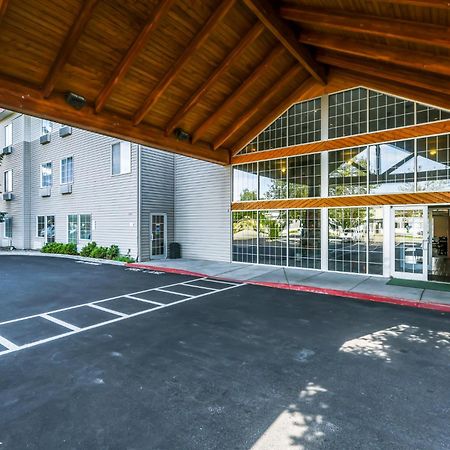 Quality Inn & Suites Of Liberty Lake Экстерьер фото
