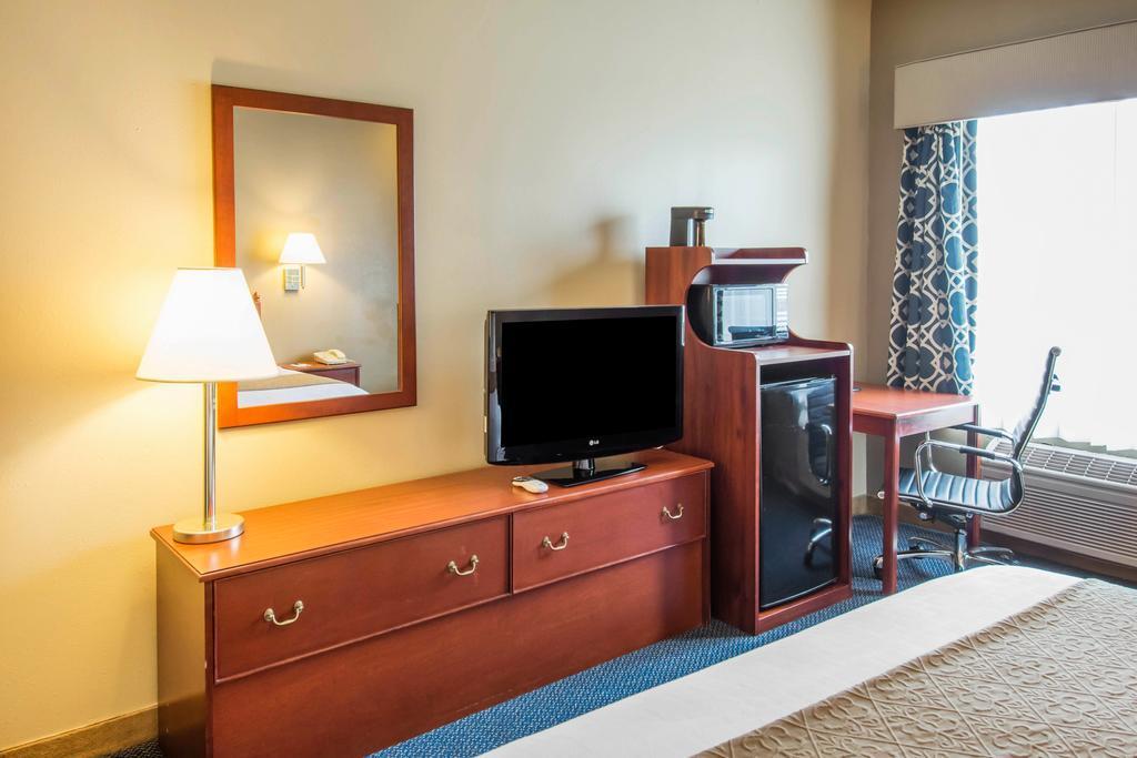 Quality Inn & Suites Of Liberty Lake Экстерьер фото