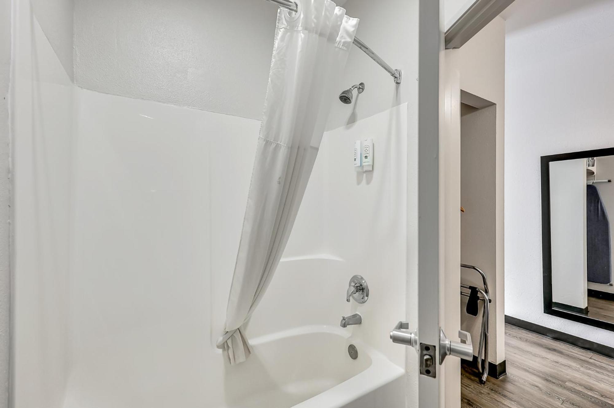 Quality Inn & Suites Of Liberty Lake Экстерьер фото