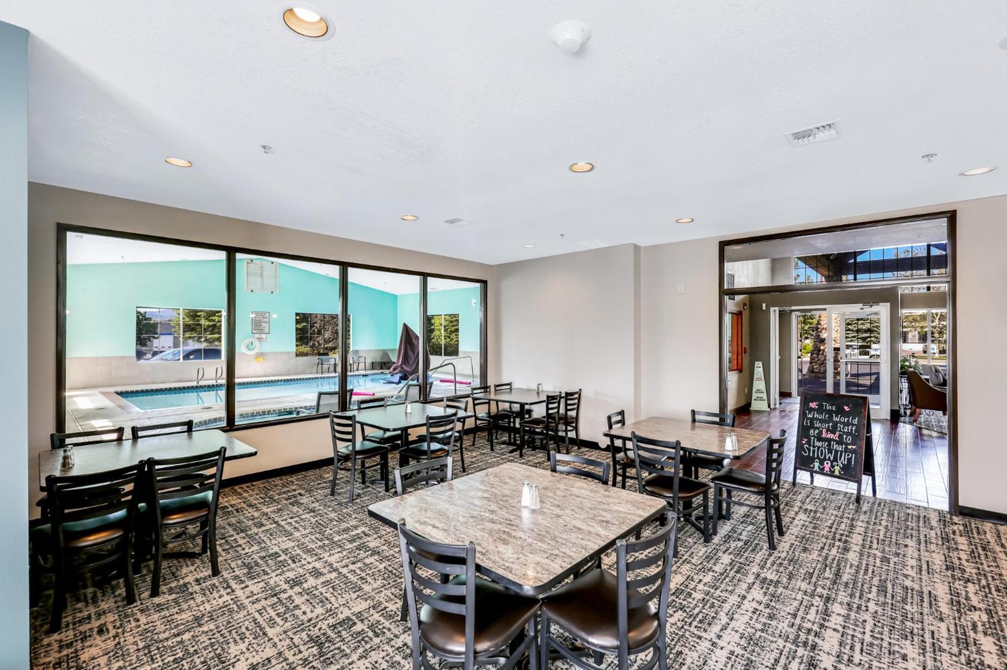 Quality Inn & Suites Of Liberty Lake Экстерьер фото
