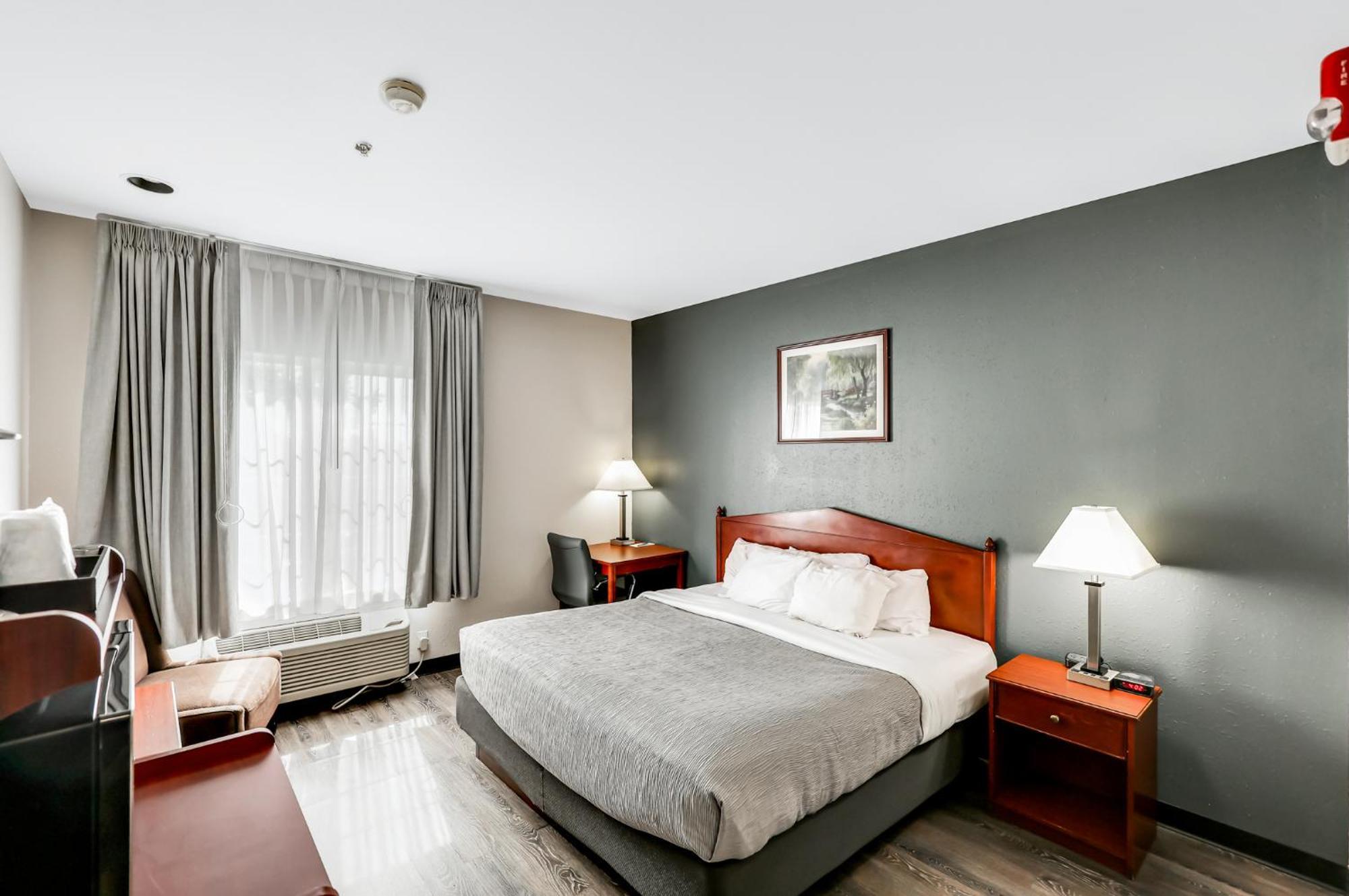 Quality Inn & Suites Of Liberty Lake Экстерьер фото