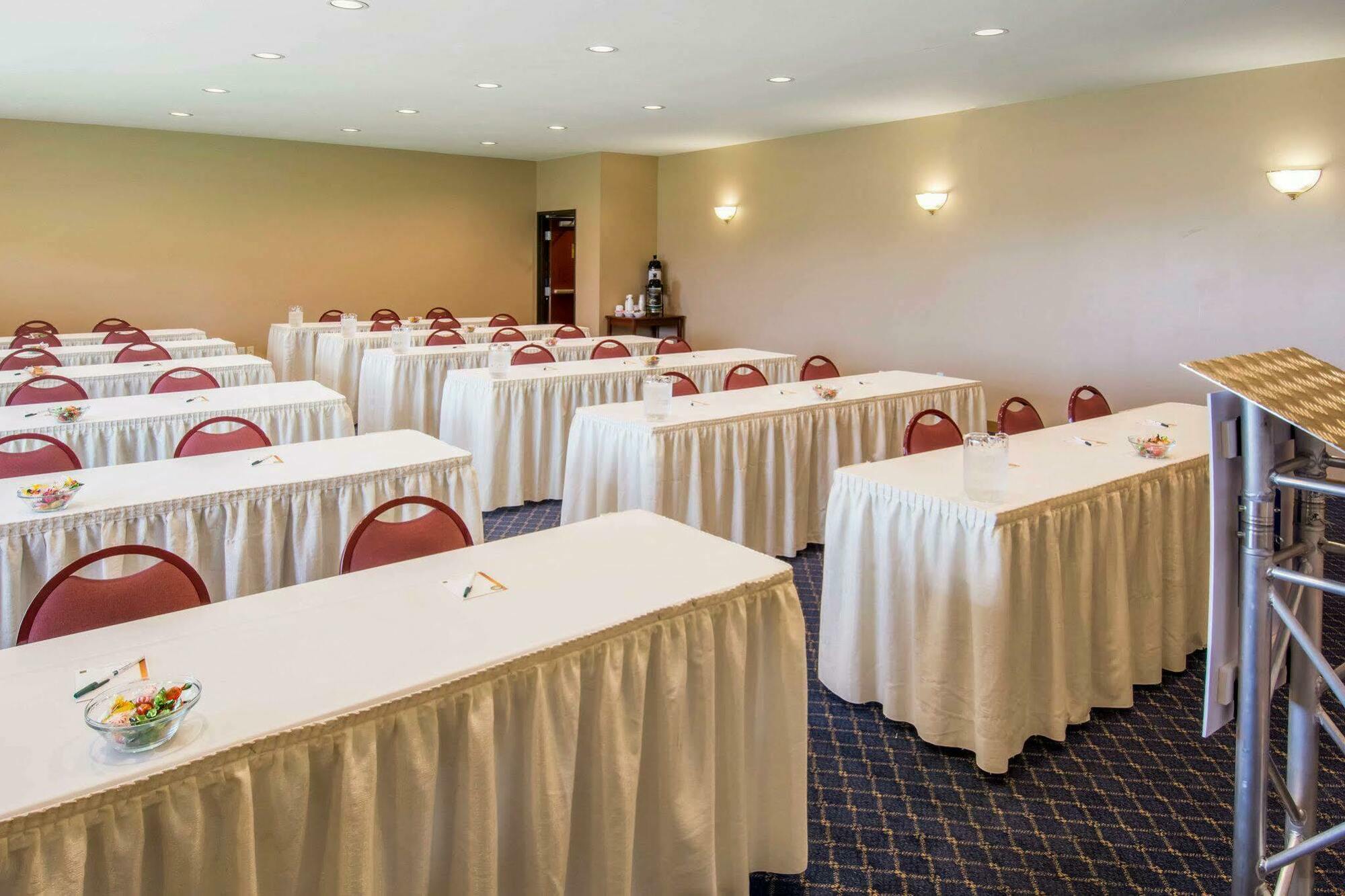 Quality Inn & Suites Of Liberty Lake Экстерьер фото